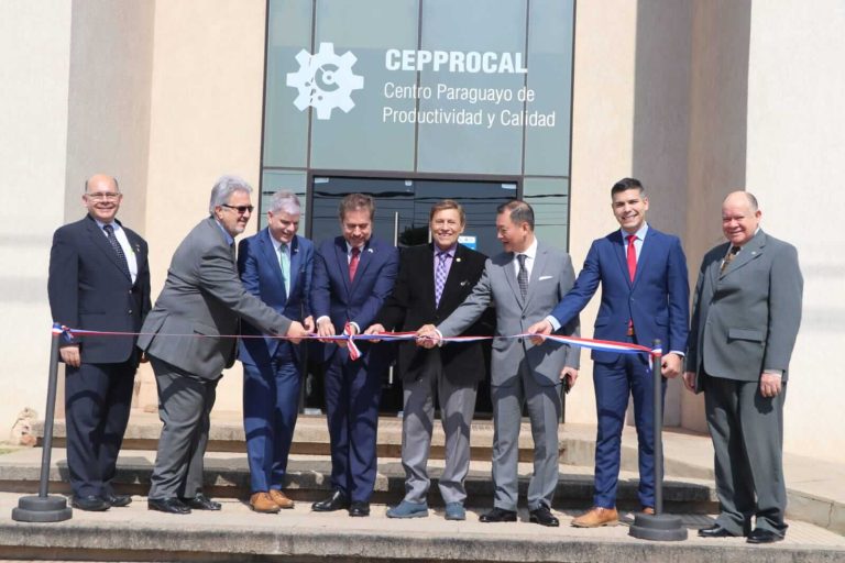 El primer Centro de Desarrollo Empresarial SBDC llega a Paraguay